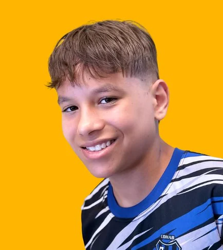 Corte infantil com franja e degradê na Tesoura Barbearia
